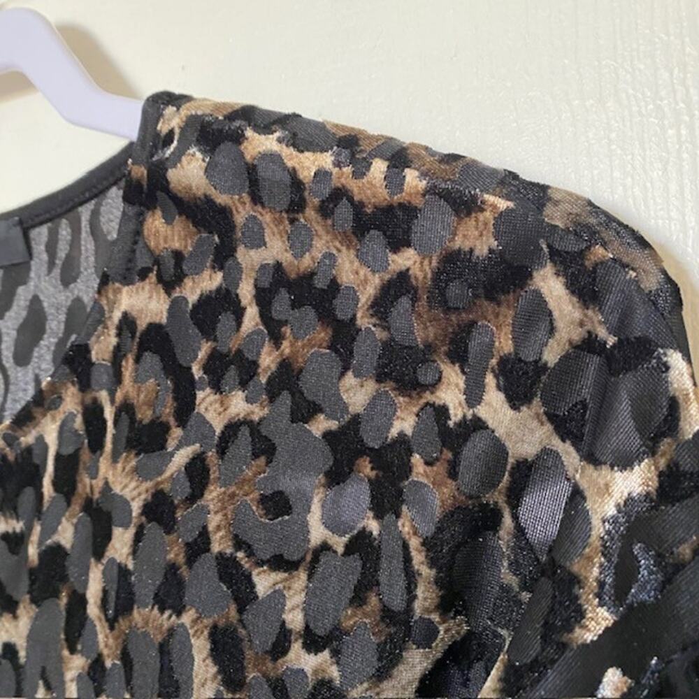 Karen Kane Lifestyle Petite Velvet Burnout Twist Front Top Animal Print Women XS - Picture 8 of 11